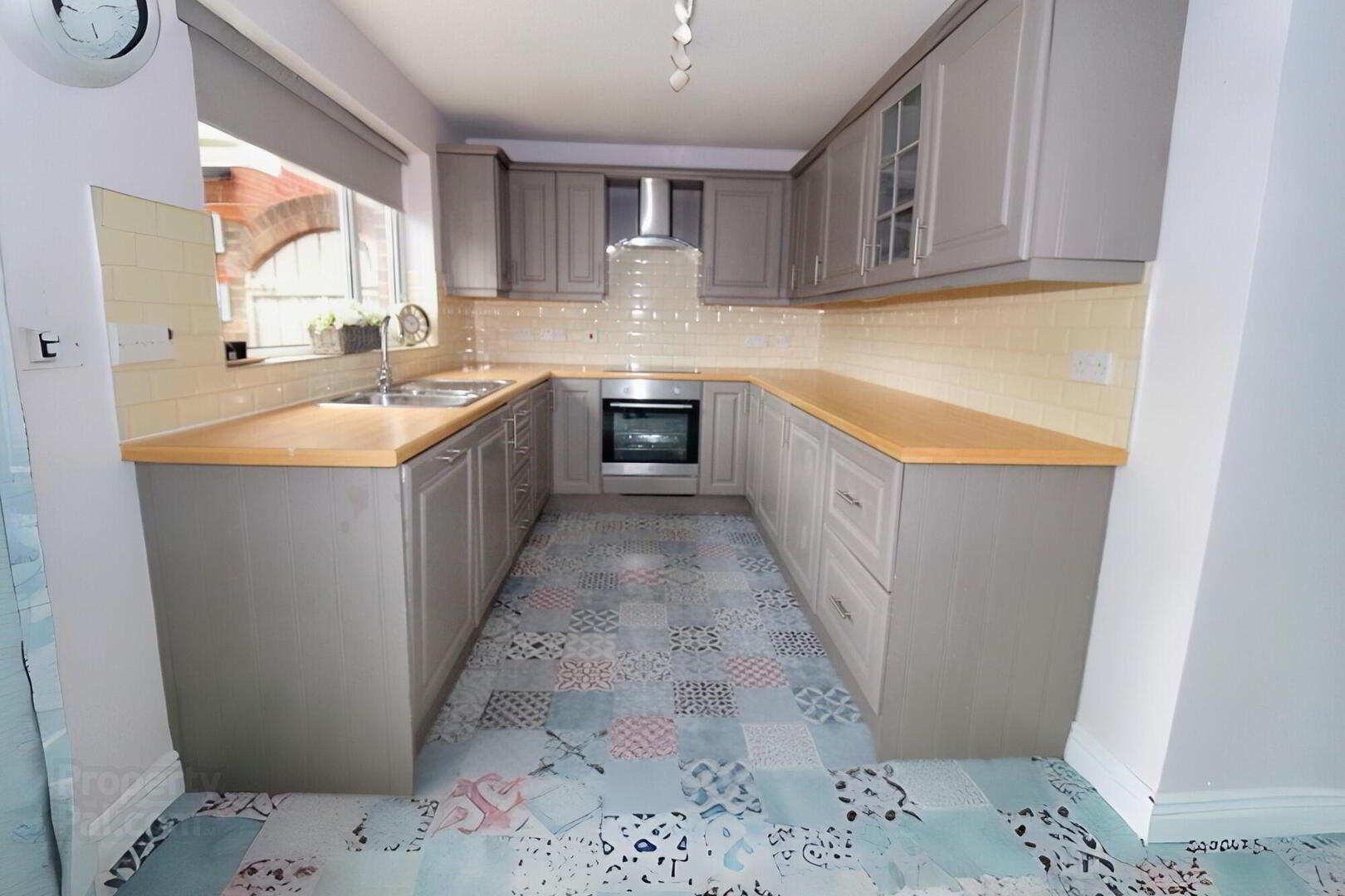 18 Lord Wardens Green 12 of 20
