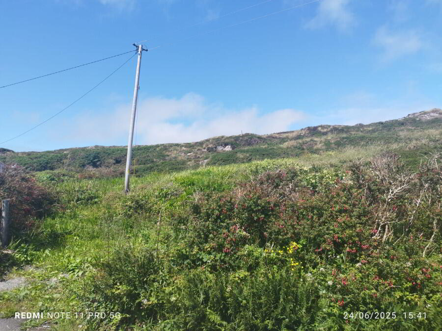 0.9 Hectares / 2 7 of 9
