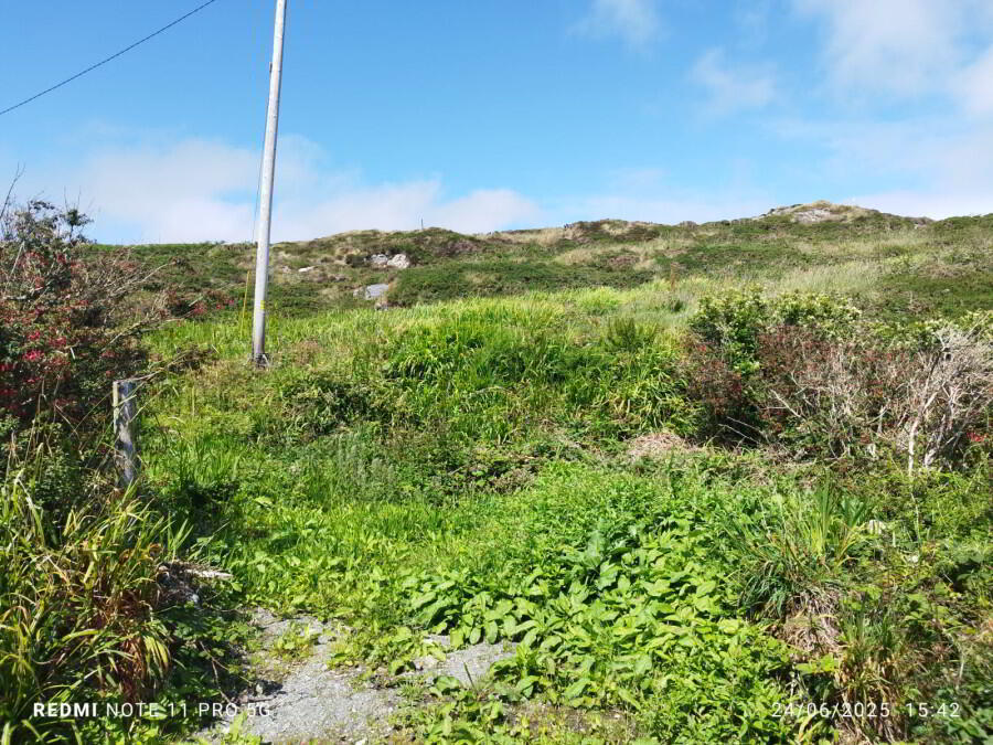 0.9 Hectares / 2 8 of 9