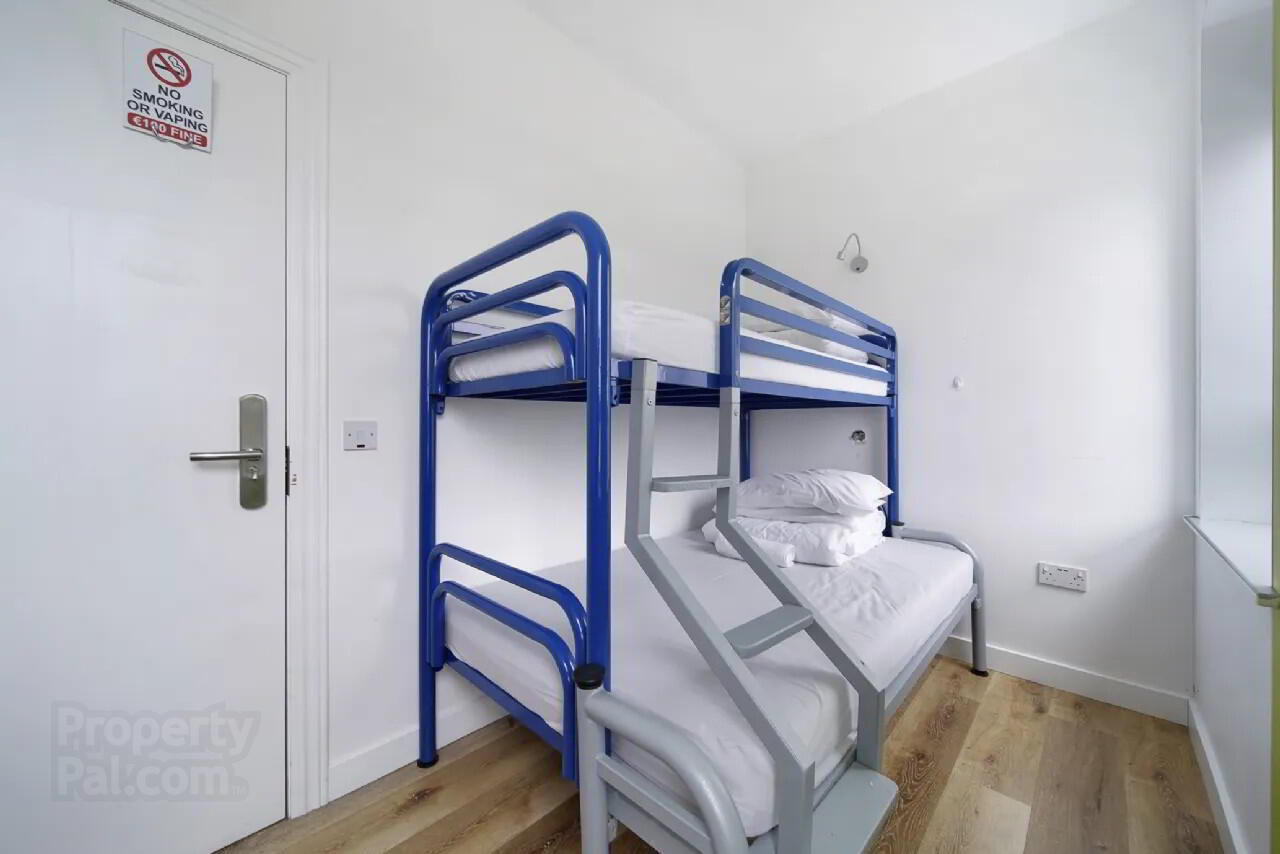 Donegal Wild Atlantic Hostel, 3 Garden Court 4 of 14