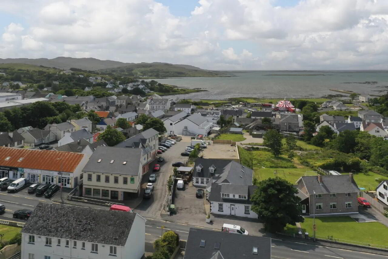 Donegal Wild Atlantic Hostel, 3 Garden Court 13 of 14