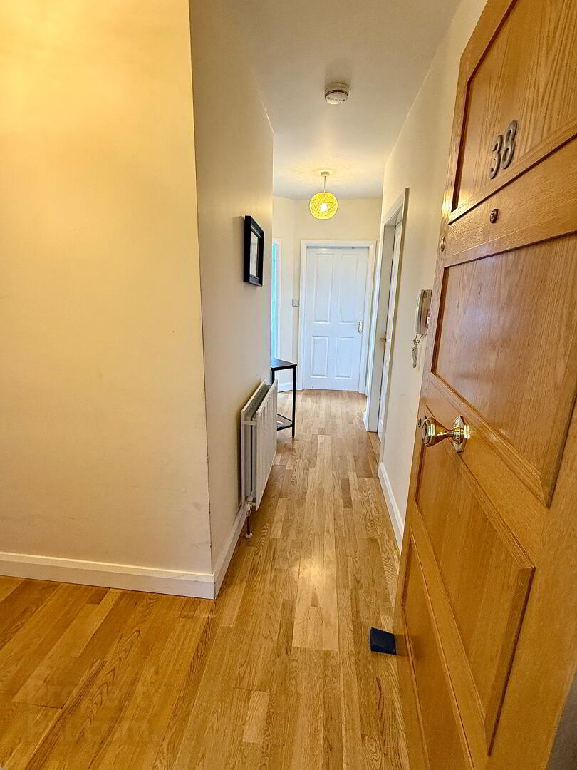 38 Waterfoot Park 10 of 36