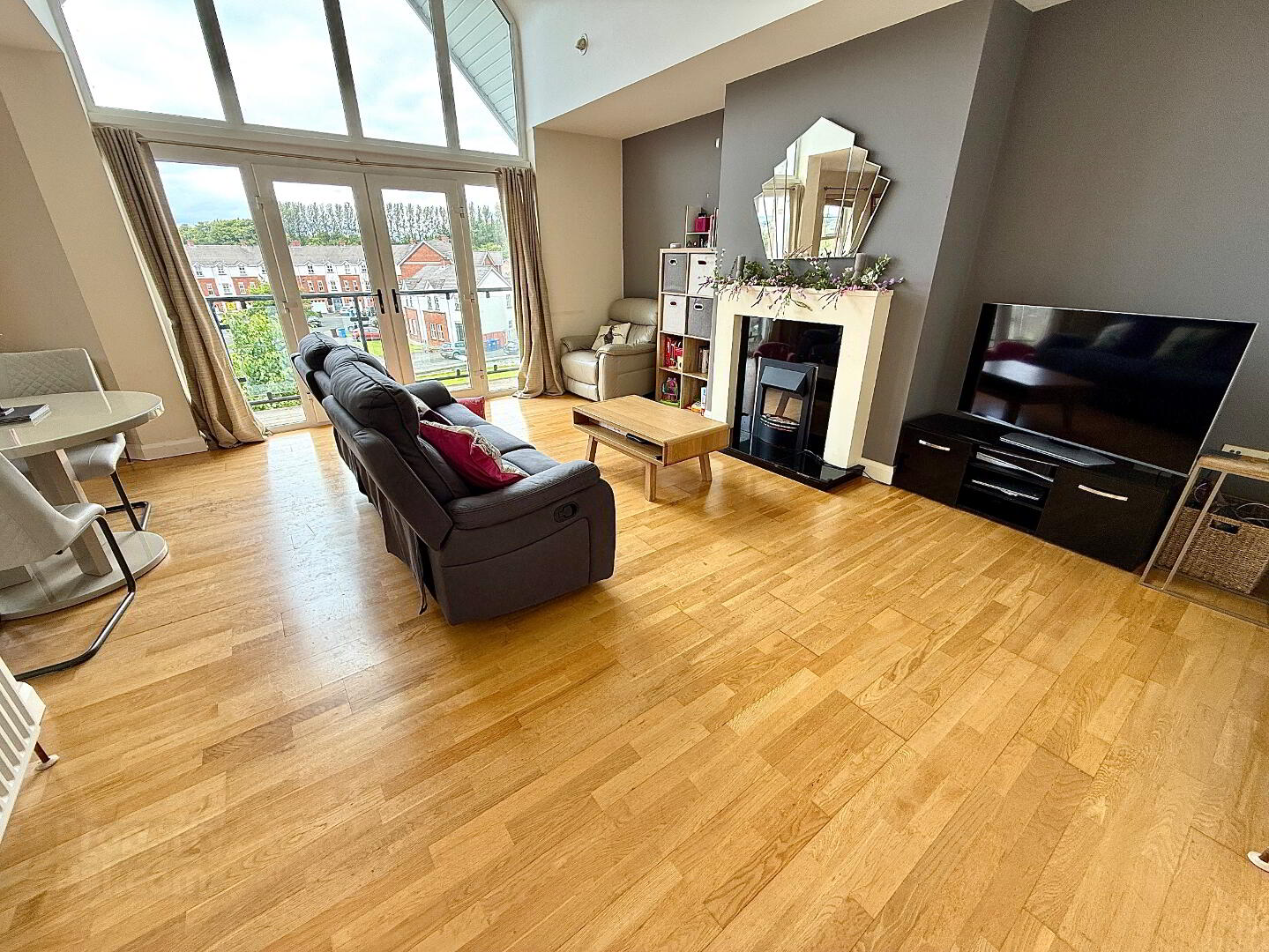 38 Waterfoot Park 12 of 36