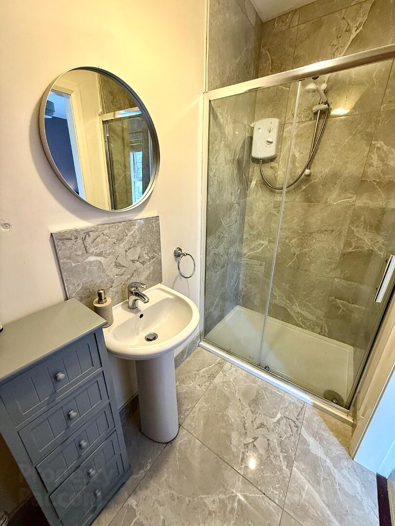 38 Waterfoot Park 24 of 36