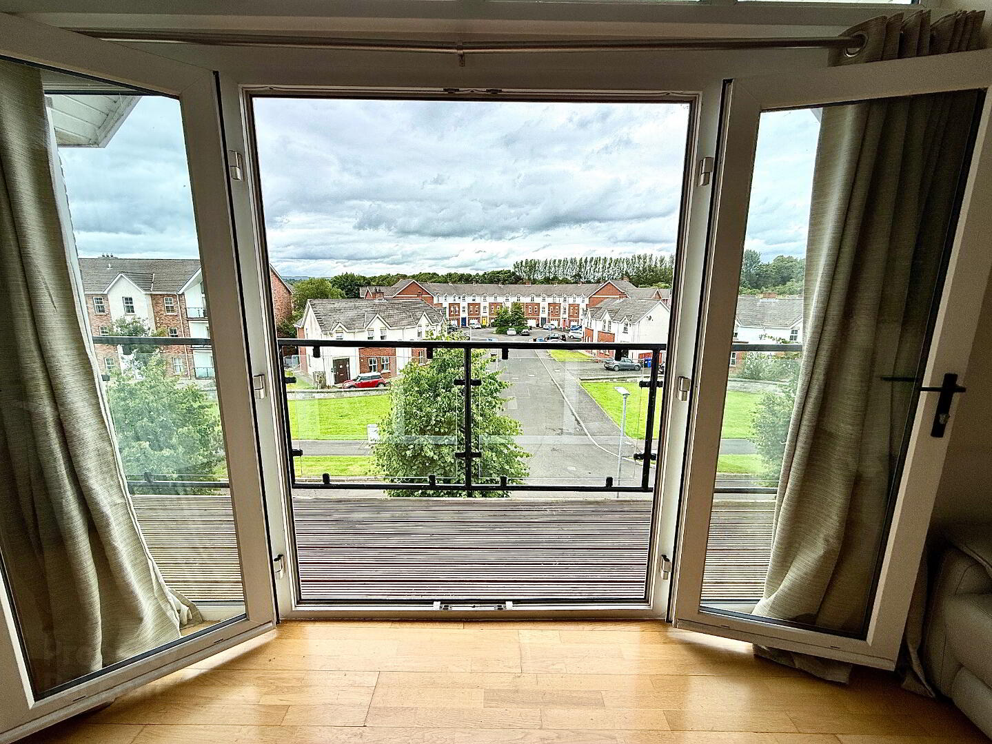 38 Waterfoot Park 21 of 36