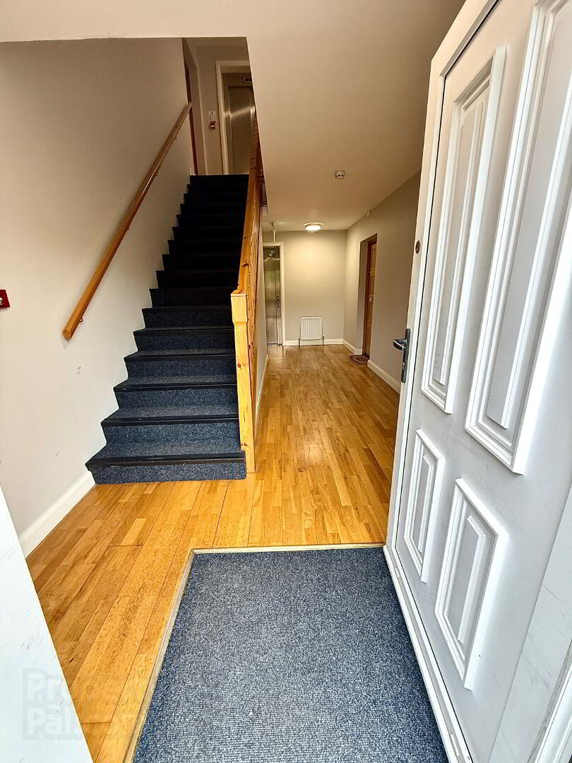 38 Waterfoot Park 5 of 36