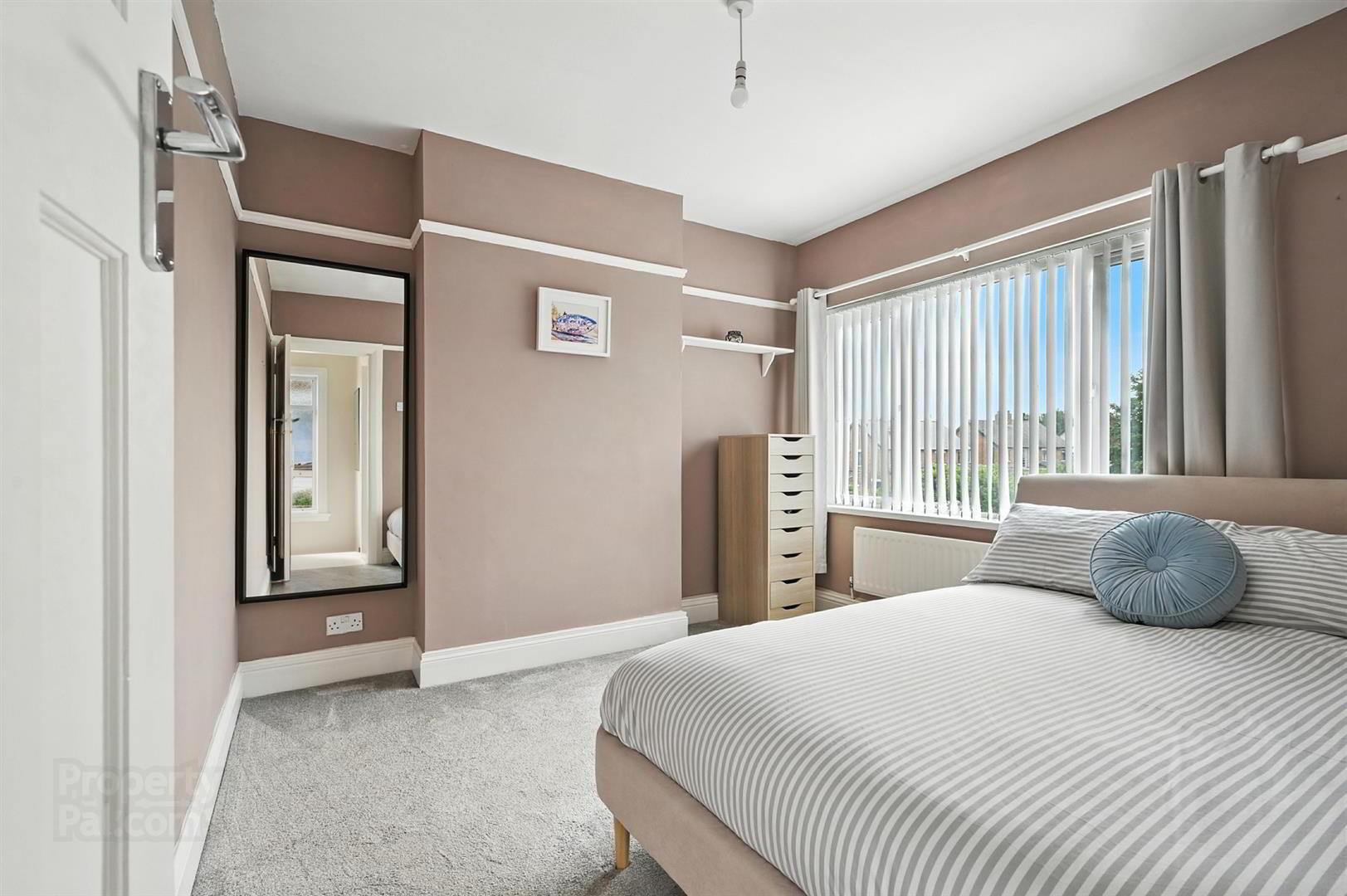 24 Locksley Gardens 17 of 22