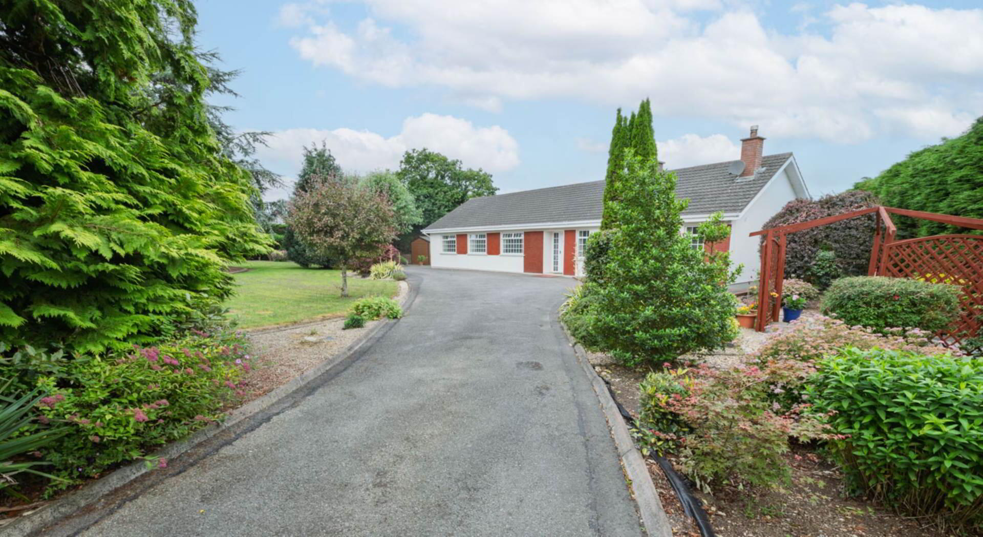 Bungalow, On 0.66 Acres 5 of 37