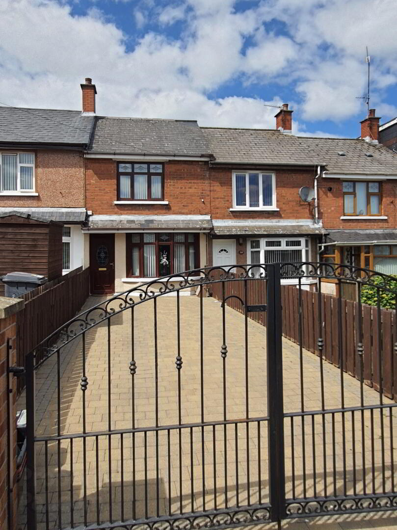 22 Holmdene Gardens 1 of 13