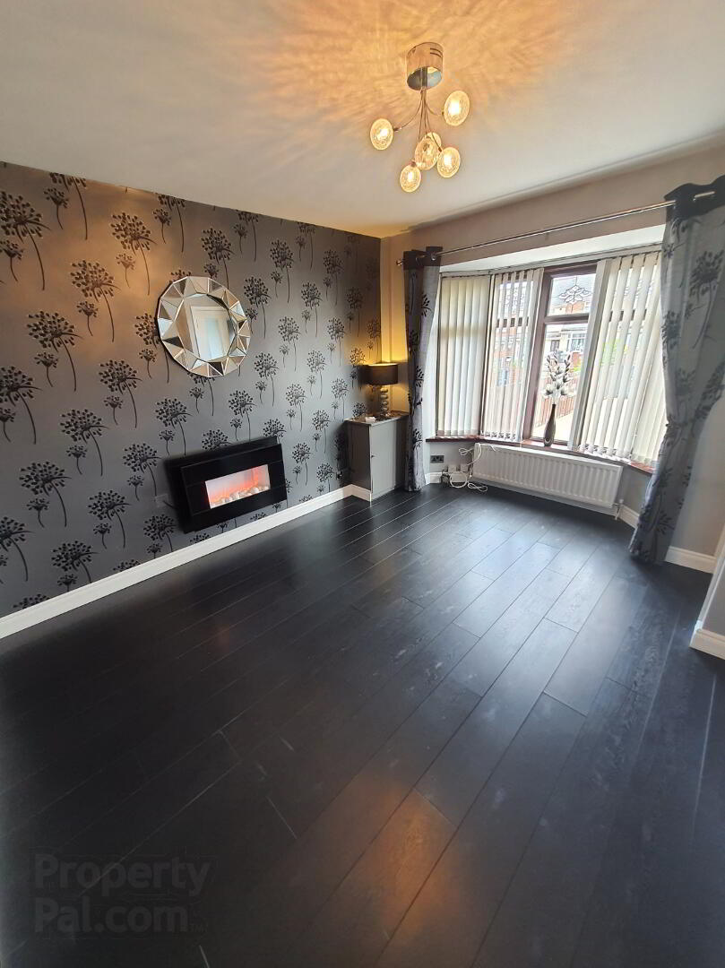 22 Holmdene Gardens 3 of 13