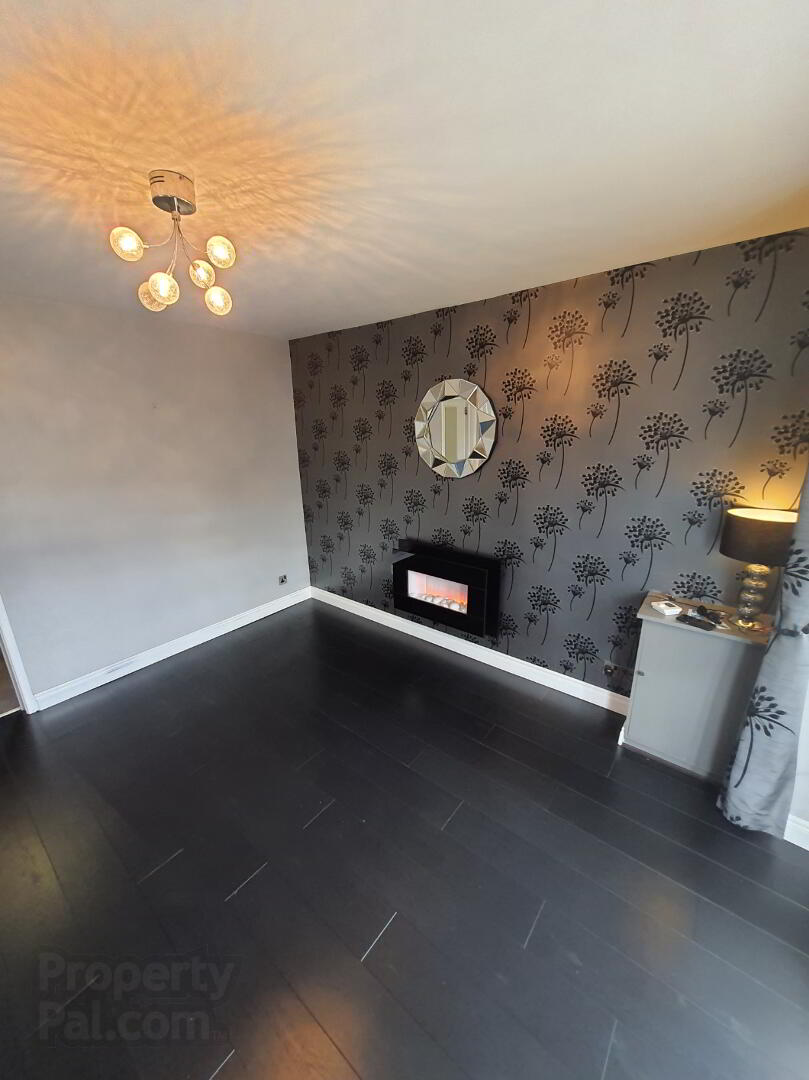 22 Holmdene Gardens 4 of 13