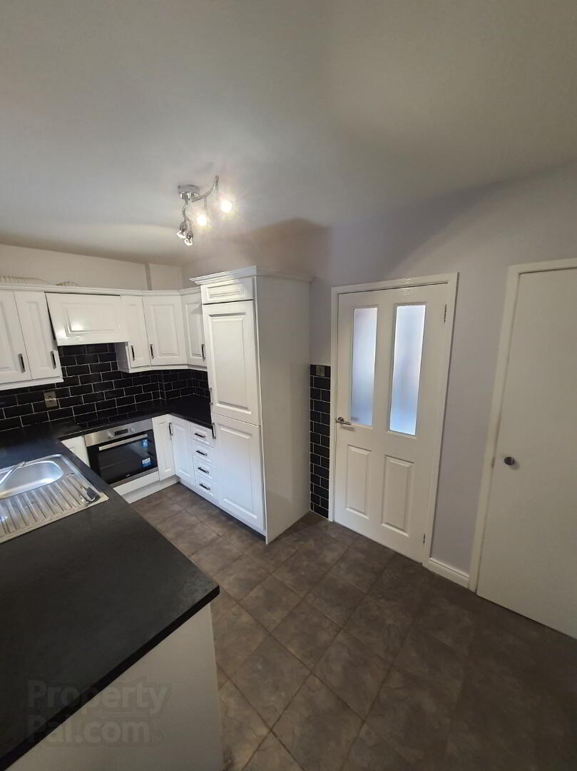 22 Holmdene Gardens 6 of 13