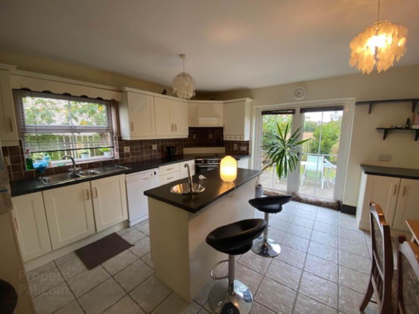 24 Hawthorn Hill 4 of 13