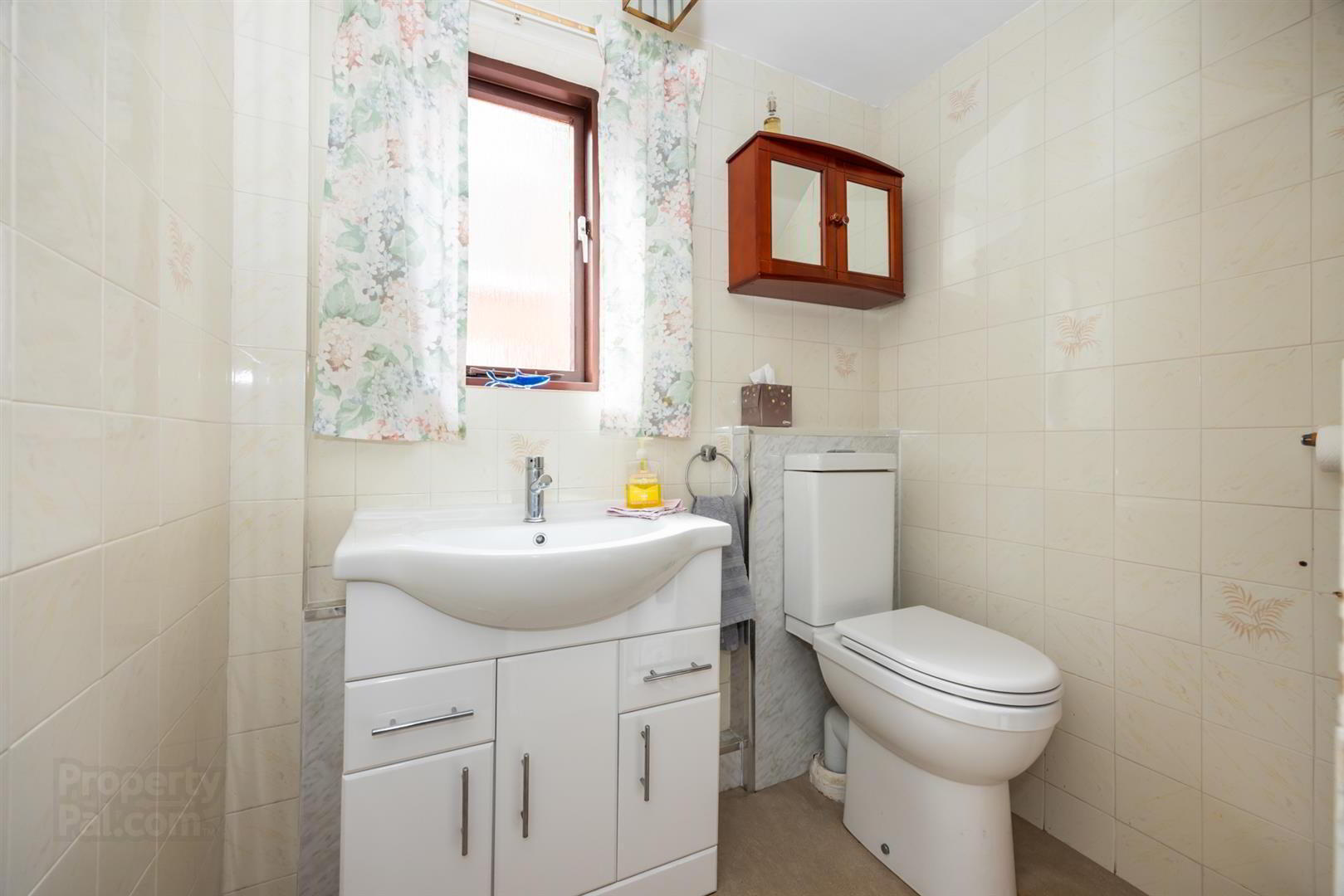 11 Abbeydale Gardens 4 of 20