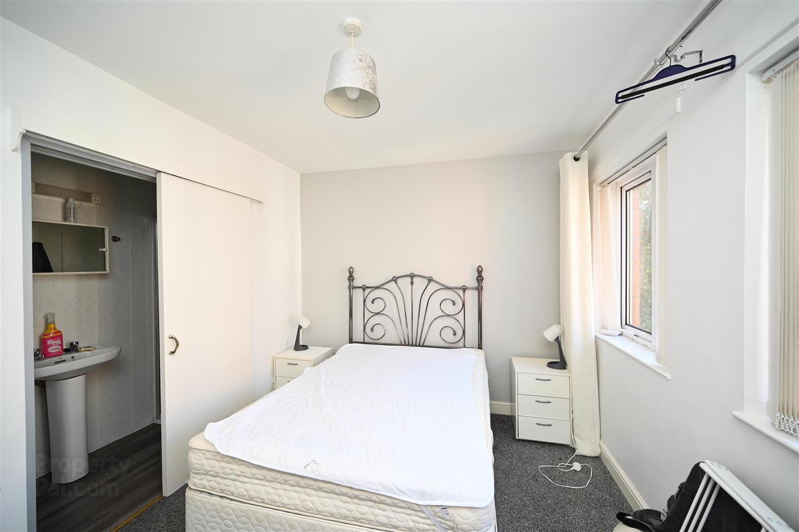 Room 9, 9 Eglantine Avenue 6 of 7