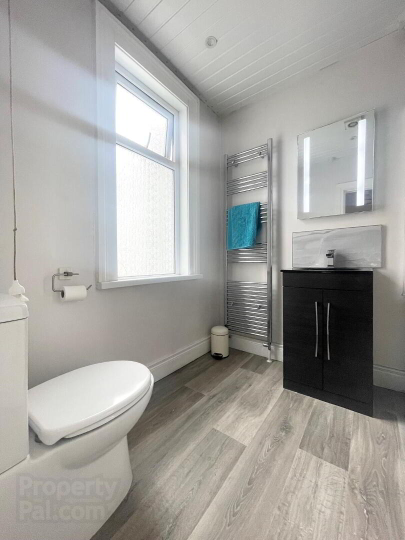 22 Eglinton Lane 12 of 22