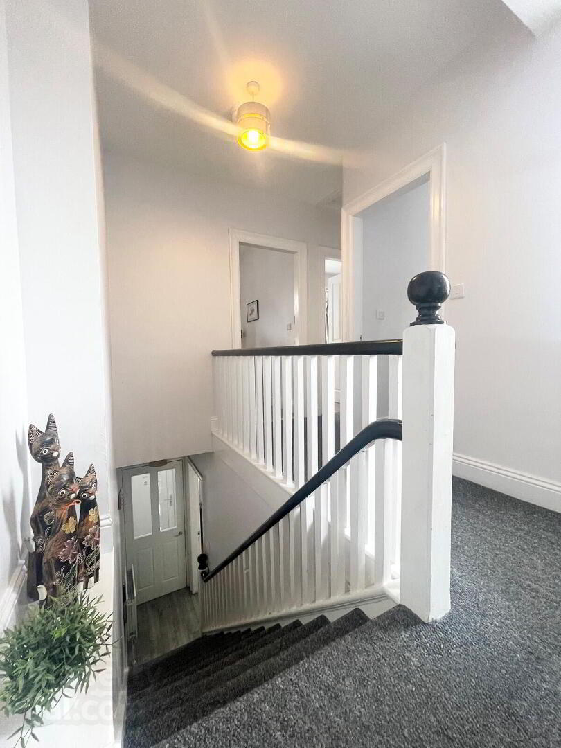 22 Eglinton Lane 11 of 22