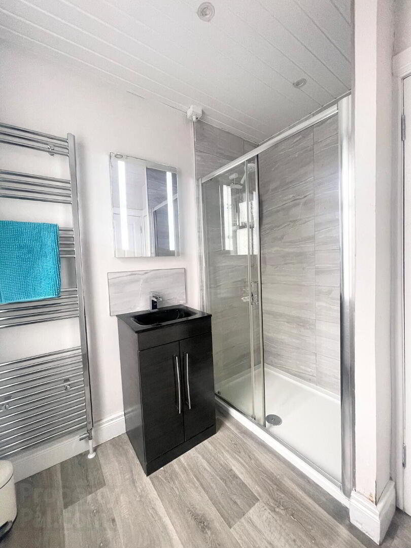 22 Eglinton Lane 13 of 22