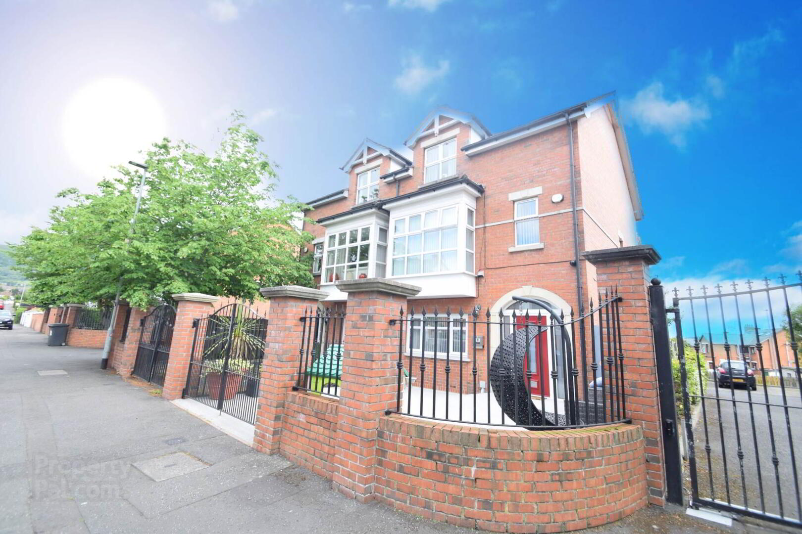 1b Fruithill Park 2 of 37