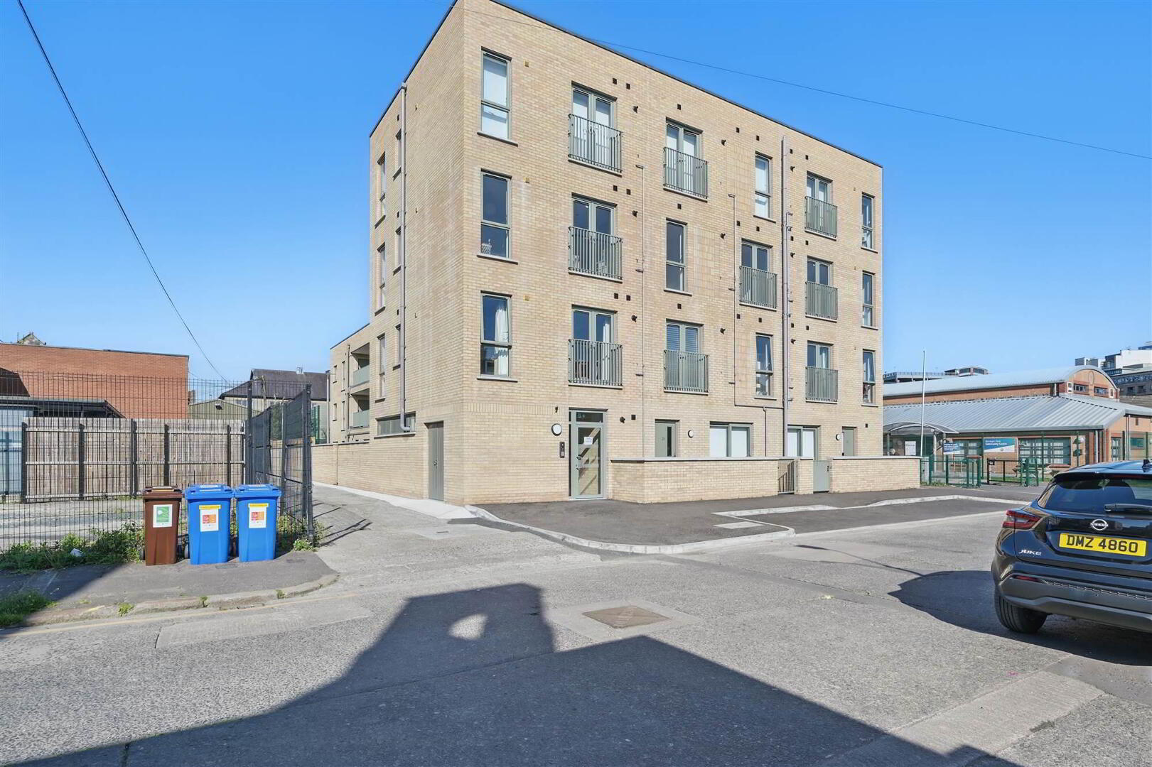 Apt 17, Porters Annex 1 of 13