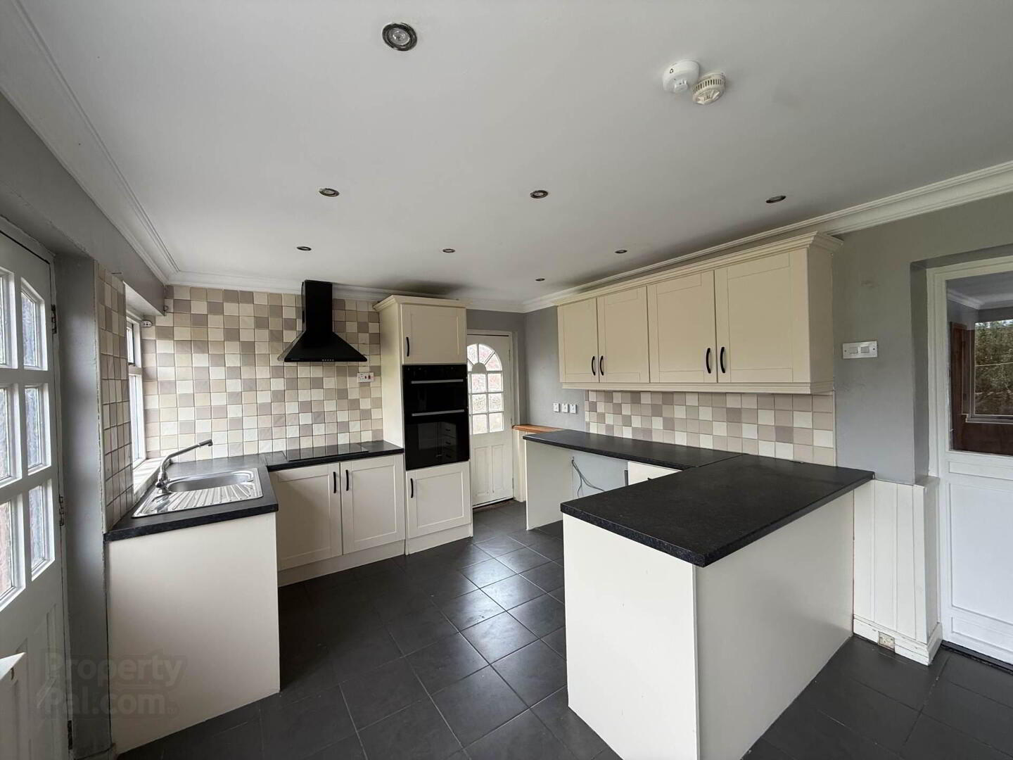 32 Desart Lane Gardens 4 of 16