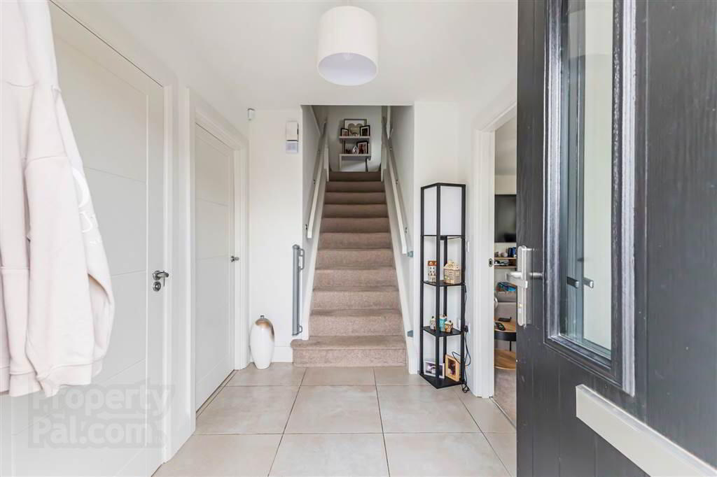 19 Woodbrook Manor 4 of 27
