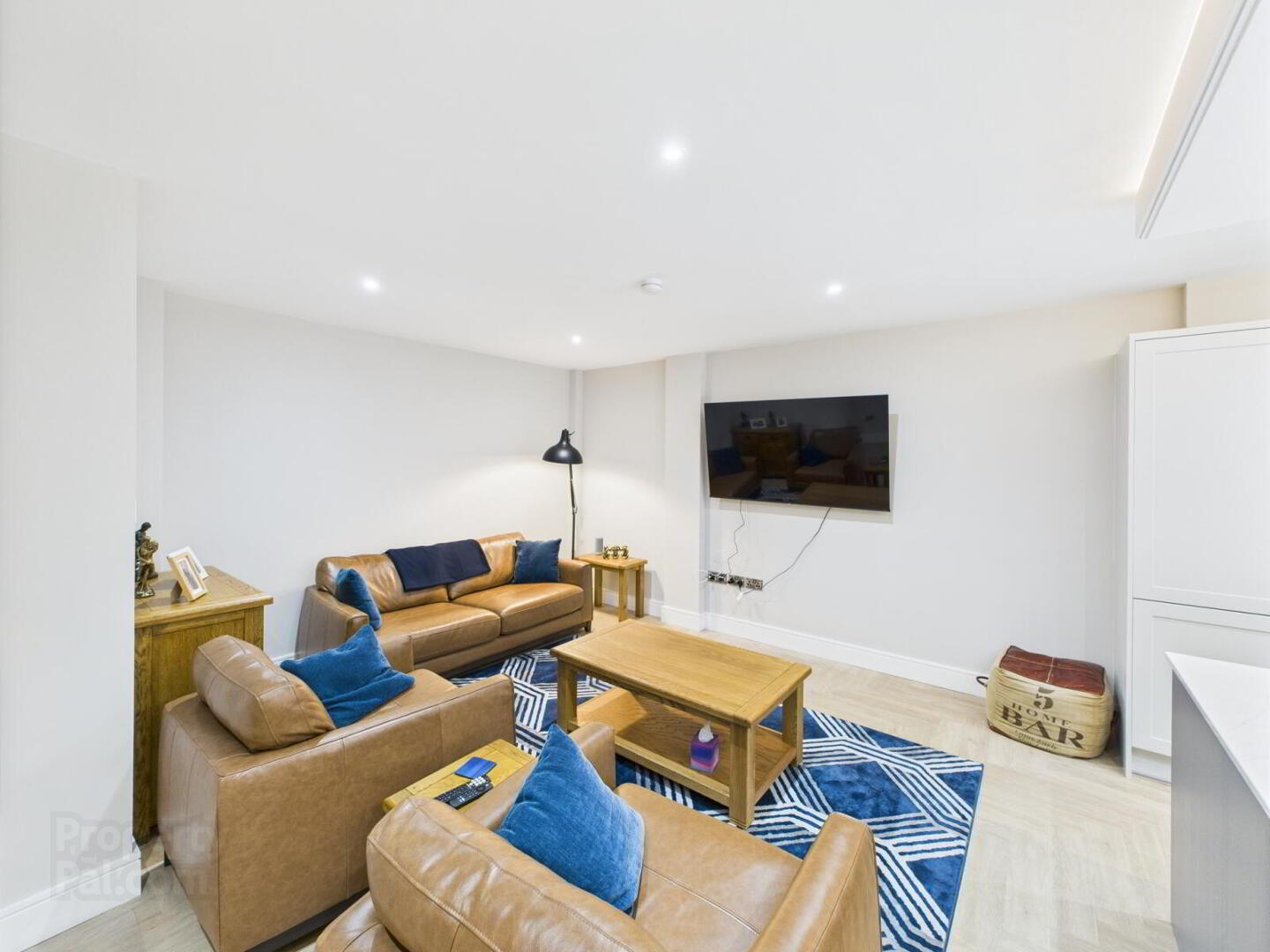 Apt 6, One Lacefield 3 of 13