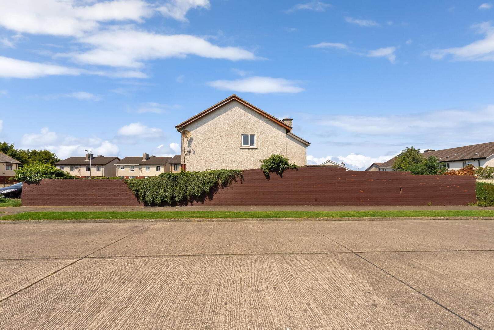 37 Oldchurch Crescent 24 of 24
