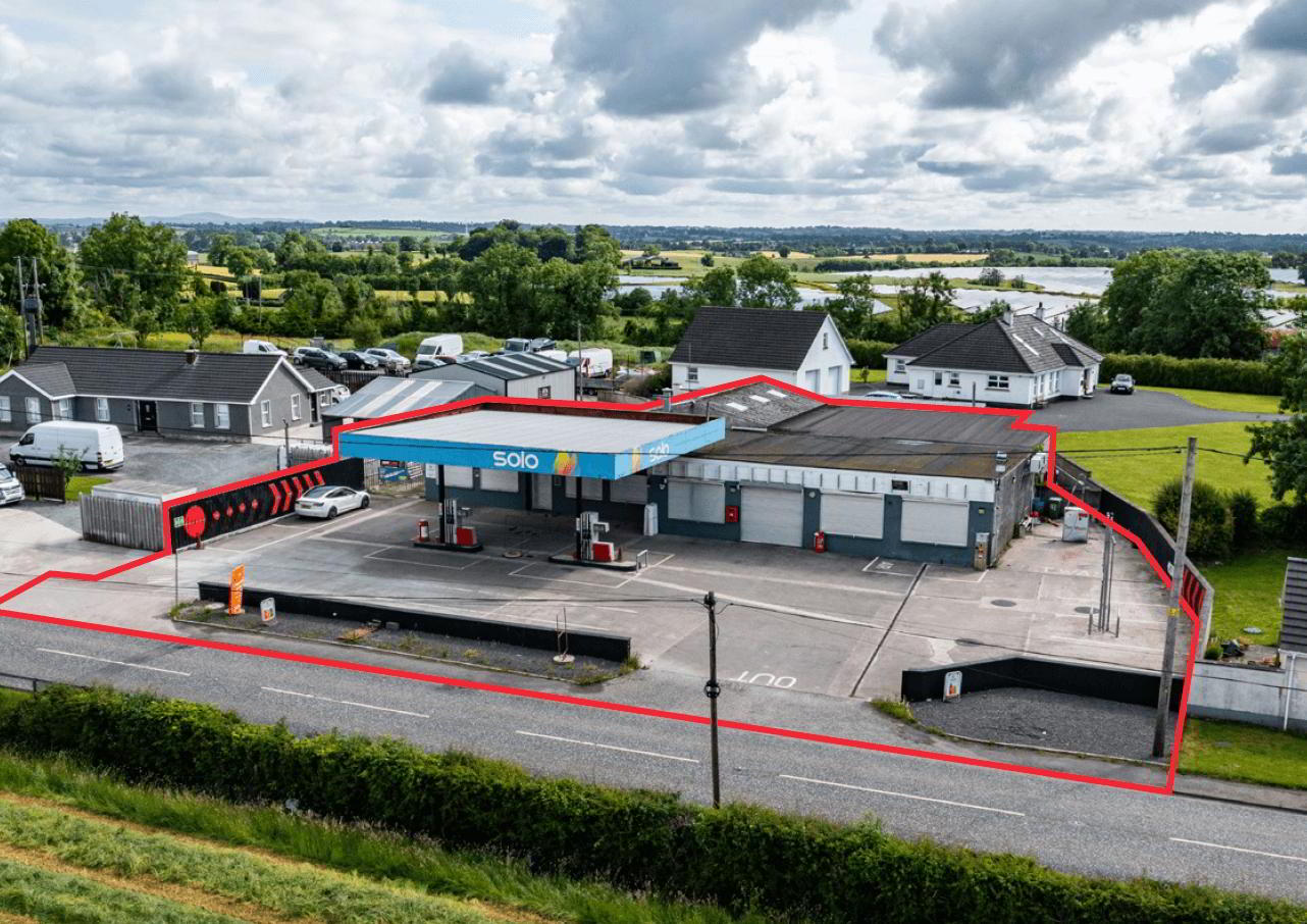 2 MIDWAY FILLING STATION AND RETAIL UNITS ( No.), 93/97 Tullyraine Road 1 of 10