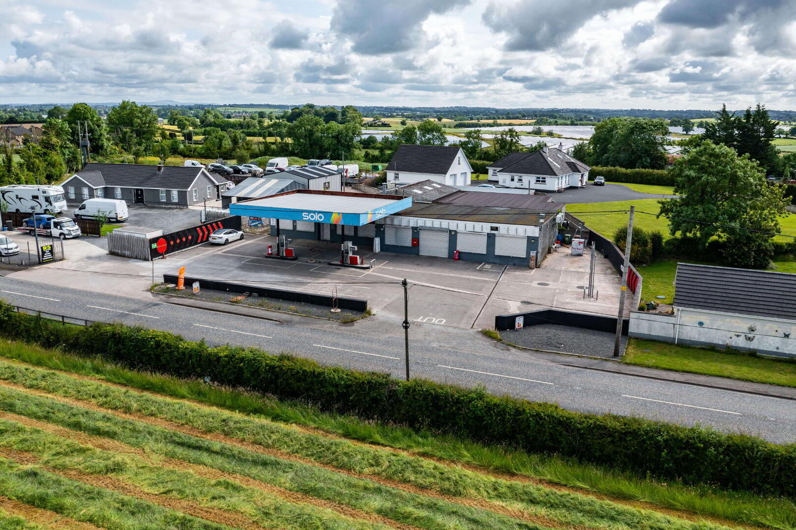 2 MIDWAY FILLING STATION AND RETAIL UNITS ( No.), 93/97 Tullyraine Road 4 of 10