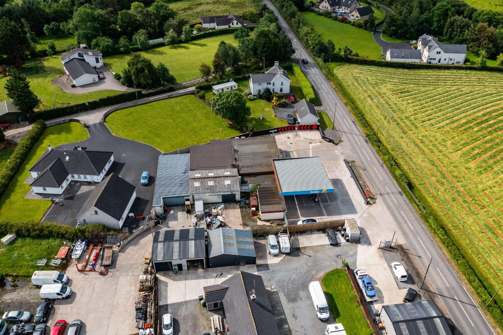 2 MIDWAY FILLING STATION AND RETAIL UNITS ( No.), 93/97 Tullyraine Road 3 of 10