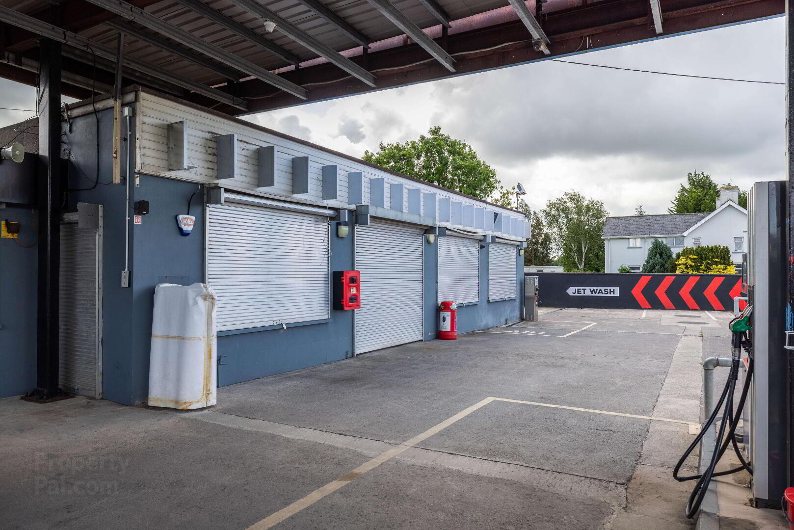 2 MIDWAY FILLING STATION AND RETAIL UNITS ( No.), 93/97 Tullyraine Road 9 of 10