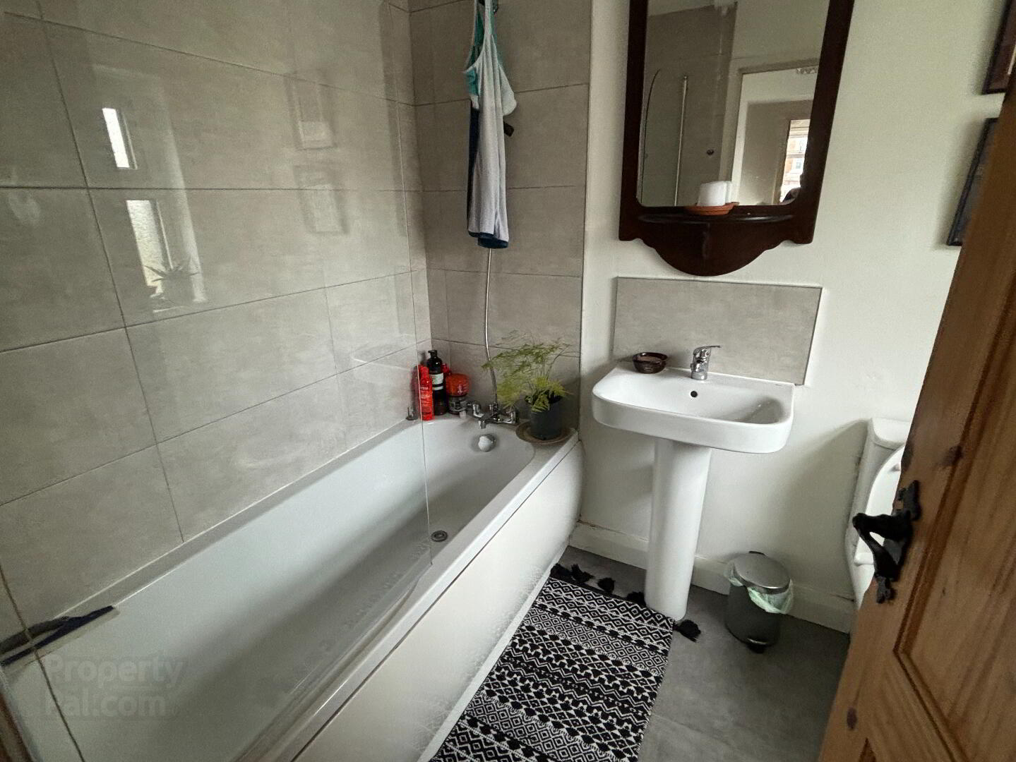 203 Ravenhill Avenue 10 of 10