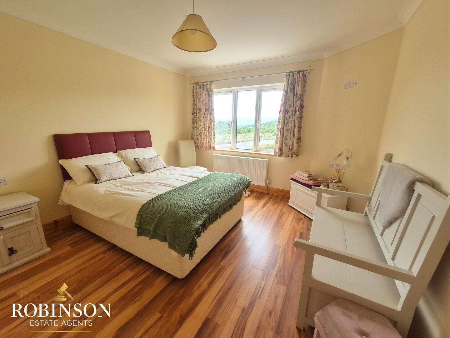 4 Bedroom House, Legland 8 of 15