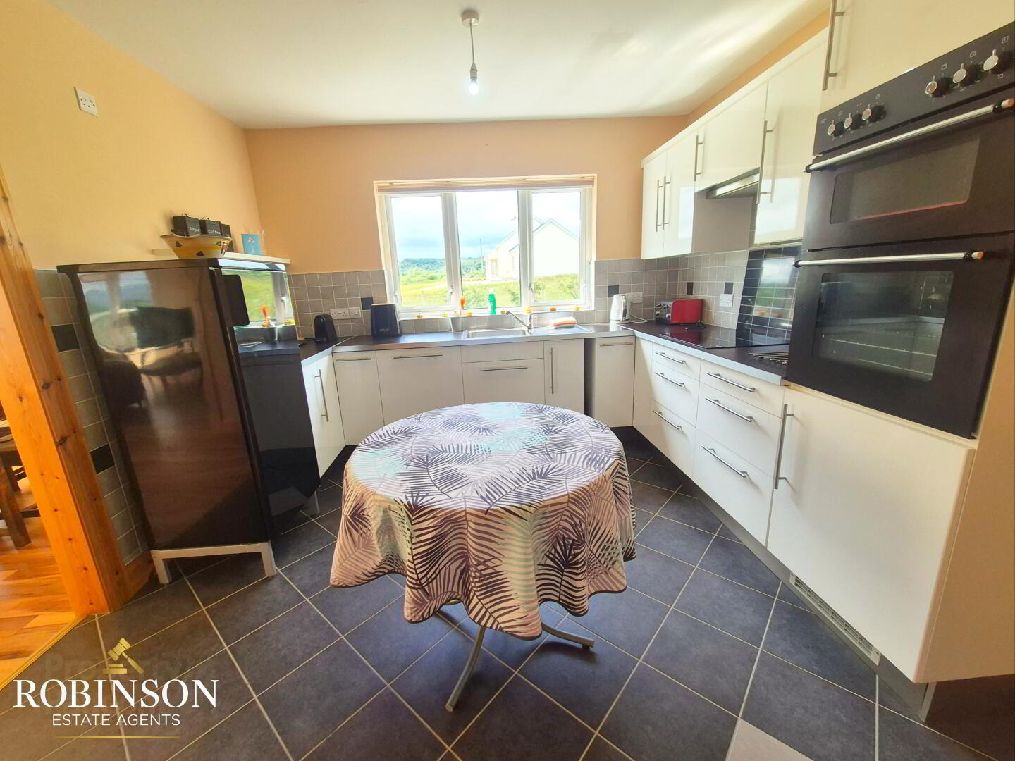 4 Bedroom House, Legland 2 of 15