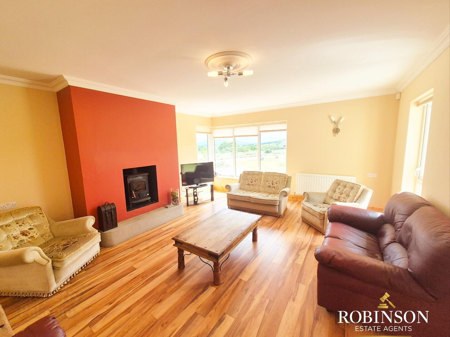 4 Bedroom House, Legland 6 of 15