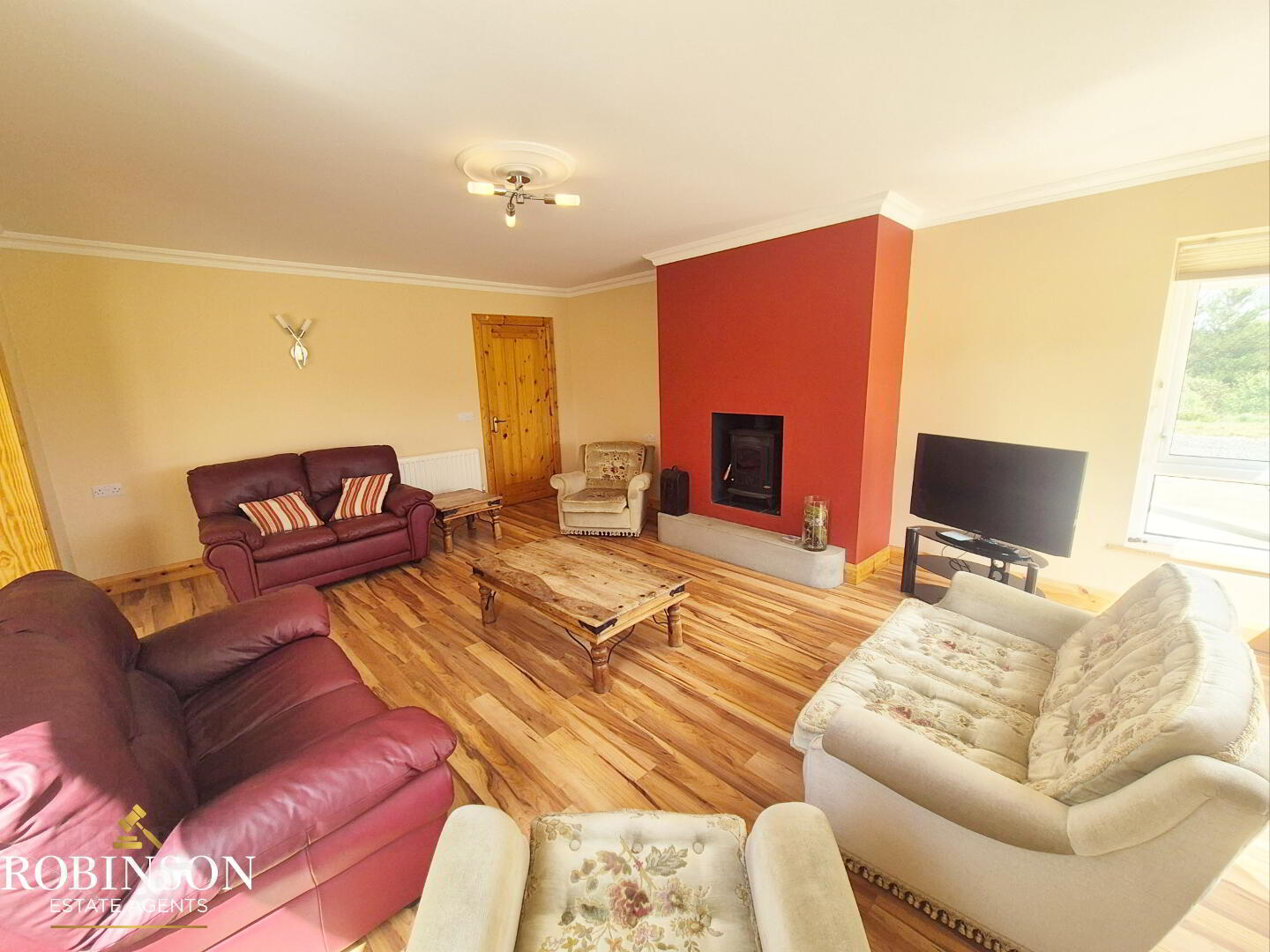 4 Bedroom House, Legland 5 of 15