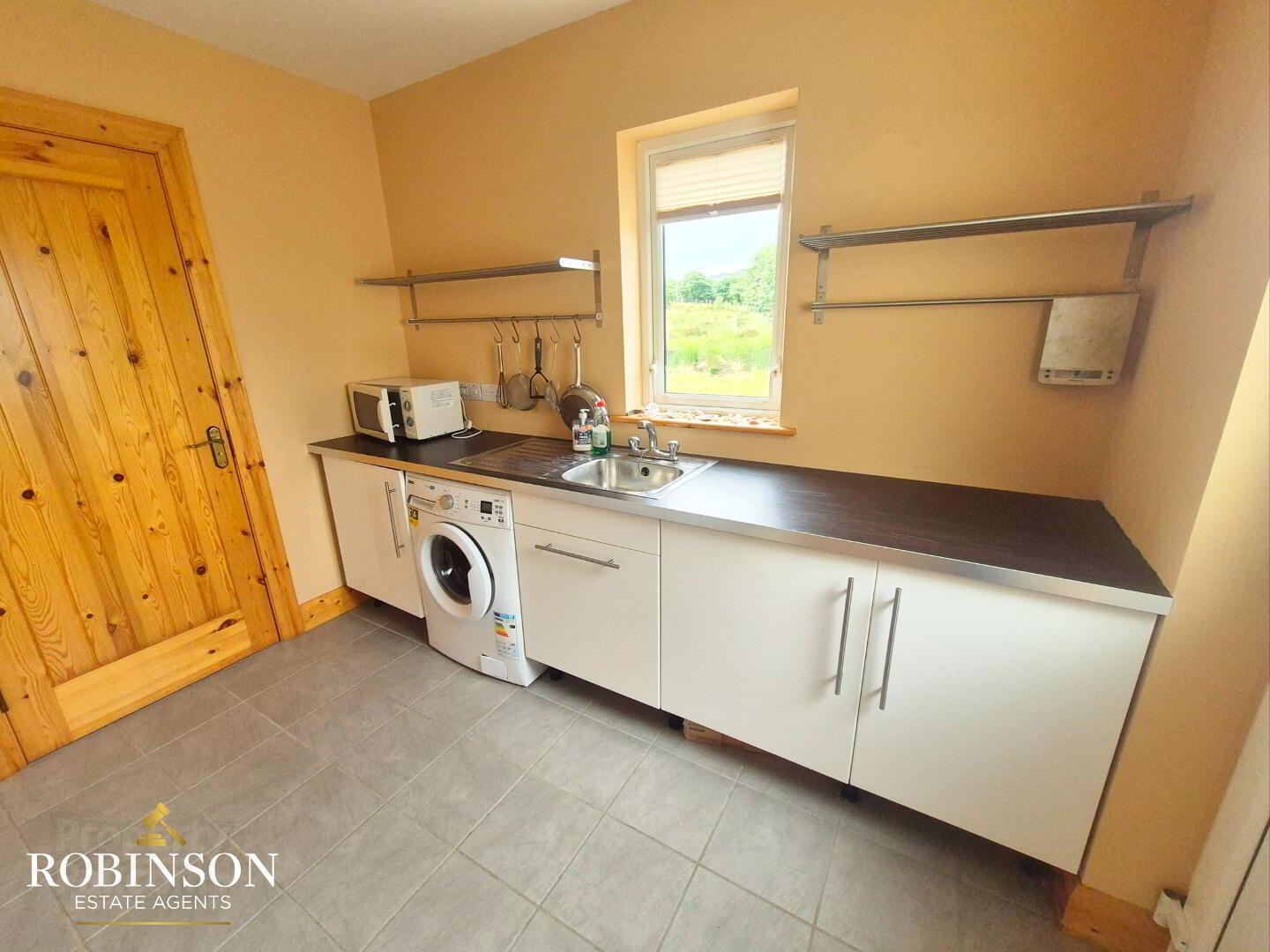 4 Bedroom House, Legland 3 of 15
