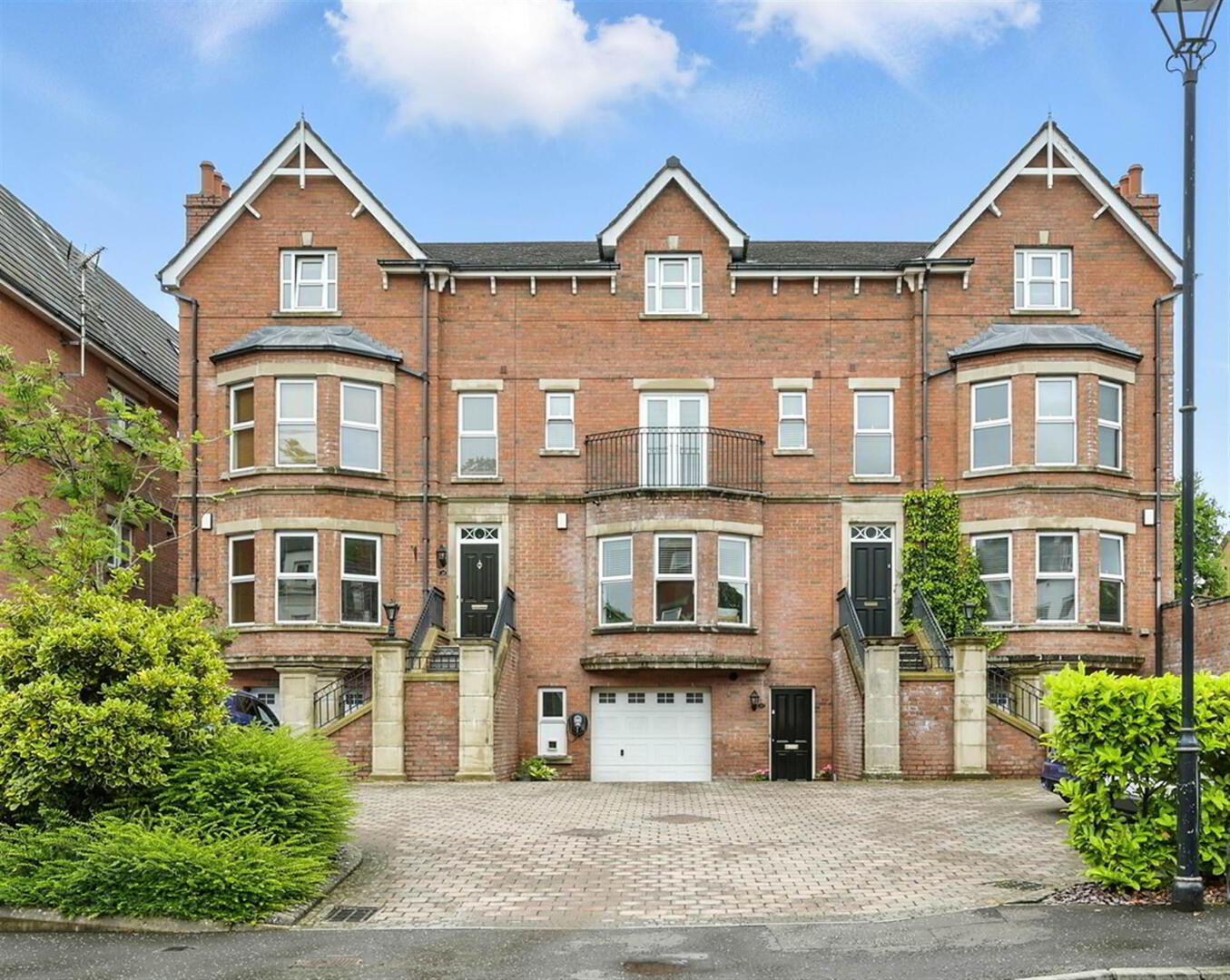 25 Demesne Gate 1 of 25