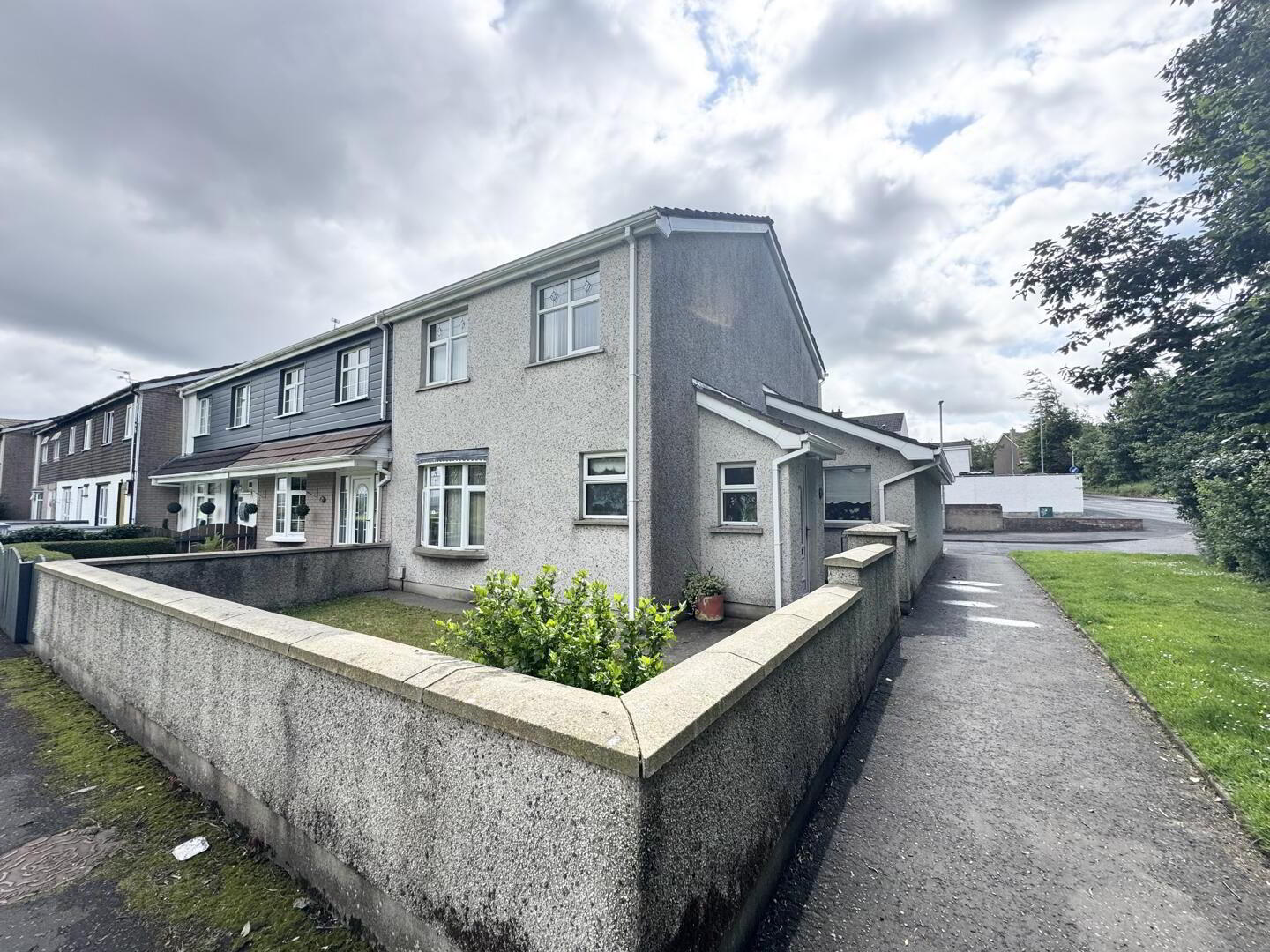 1 Meadow View Crescent 1 of 18