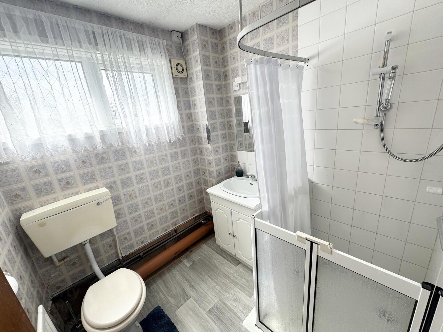 1 Meadow View Crescent 13 of 18