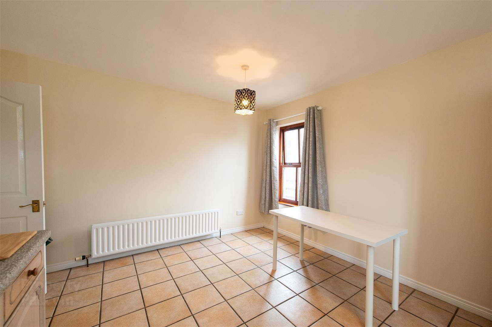 24 Castle Wood 16 of 21