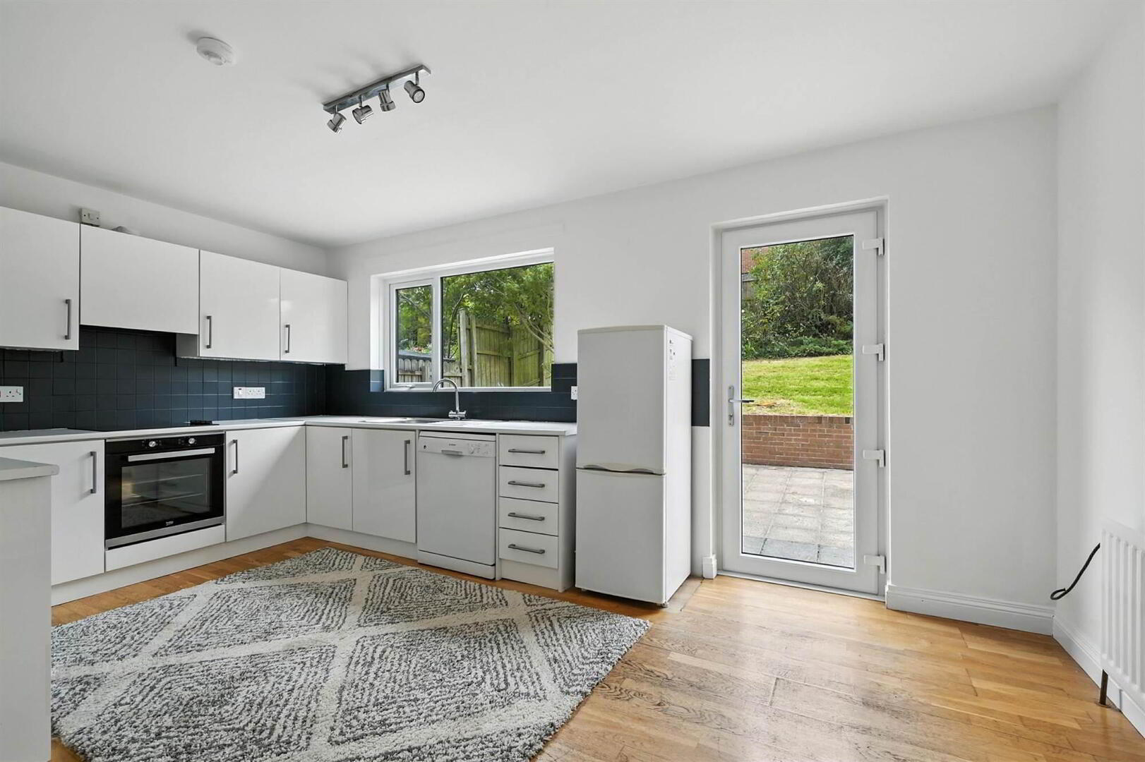 8 Riverside Avenue 6 of 20