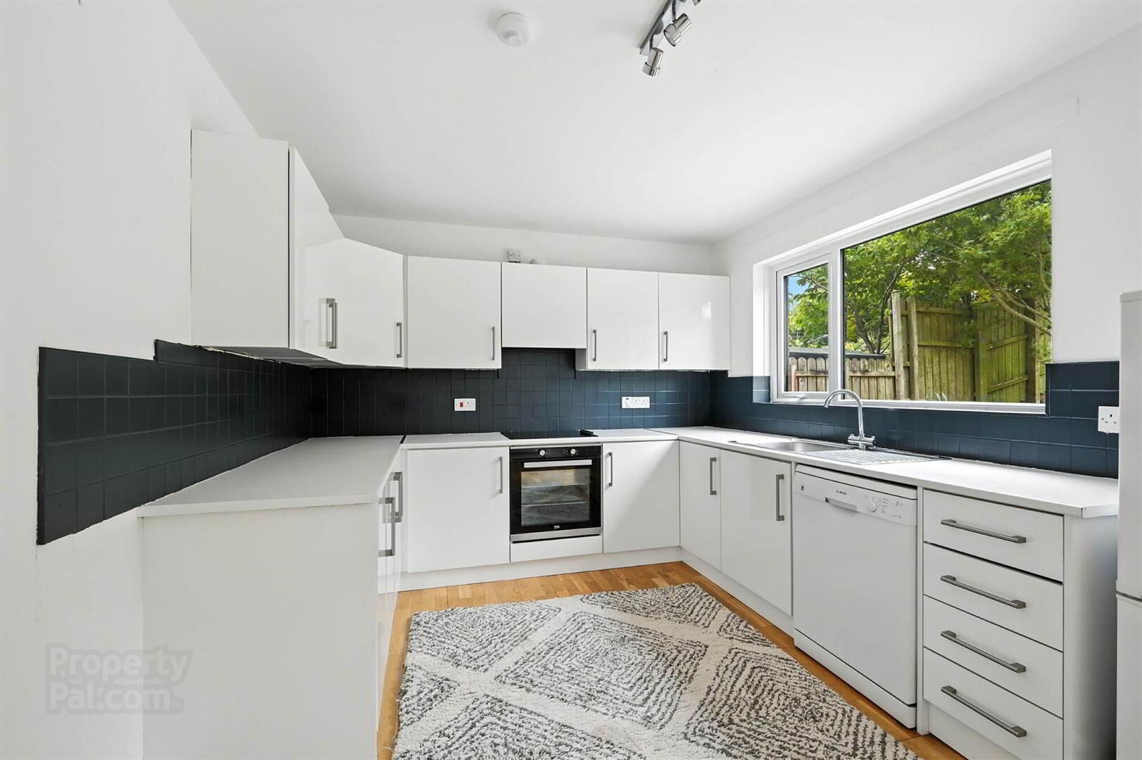 8 Riverside Avenue 7 of 20