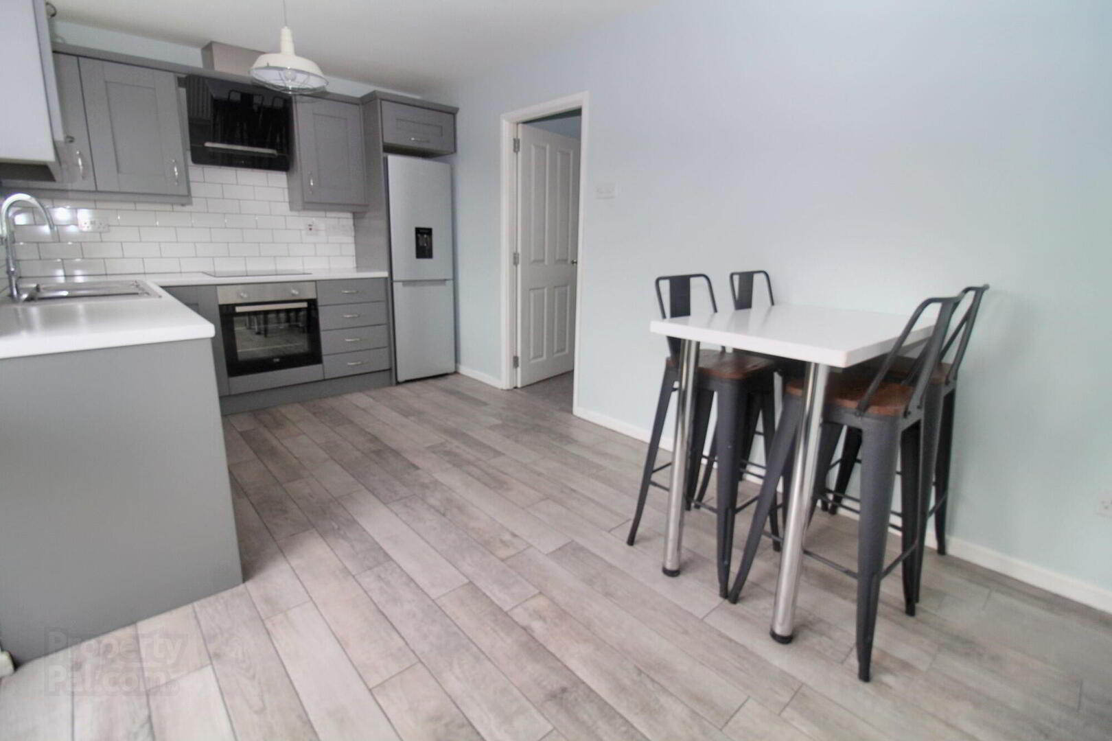 64 Meadowvale Crescent 4 of 12