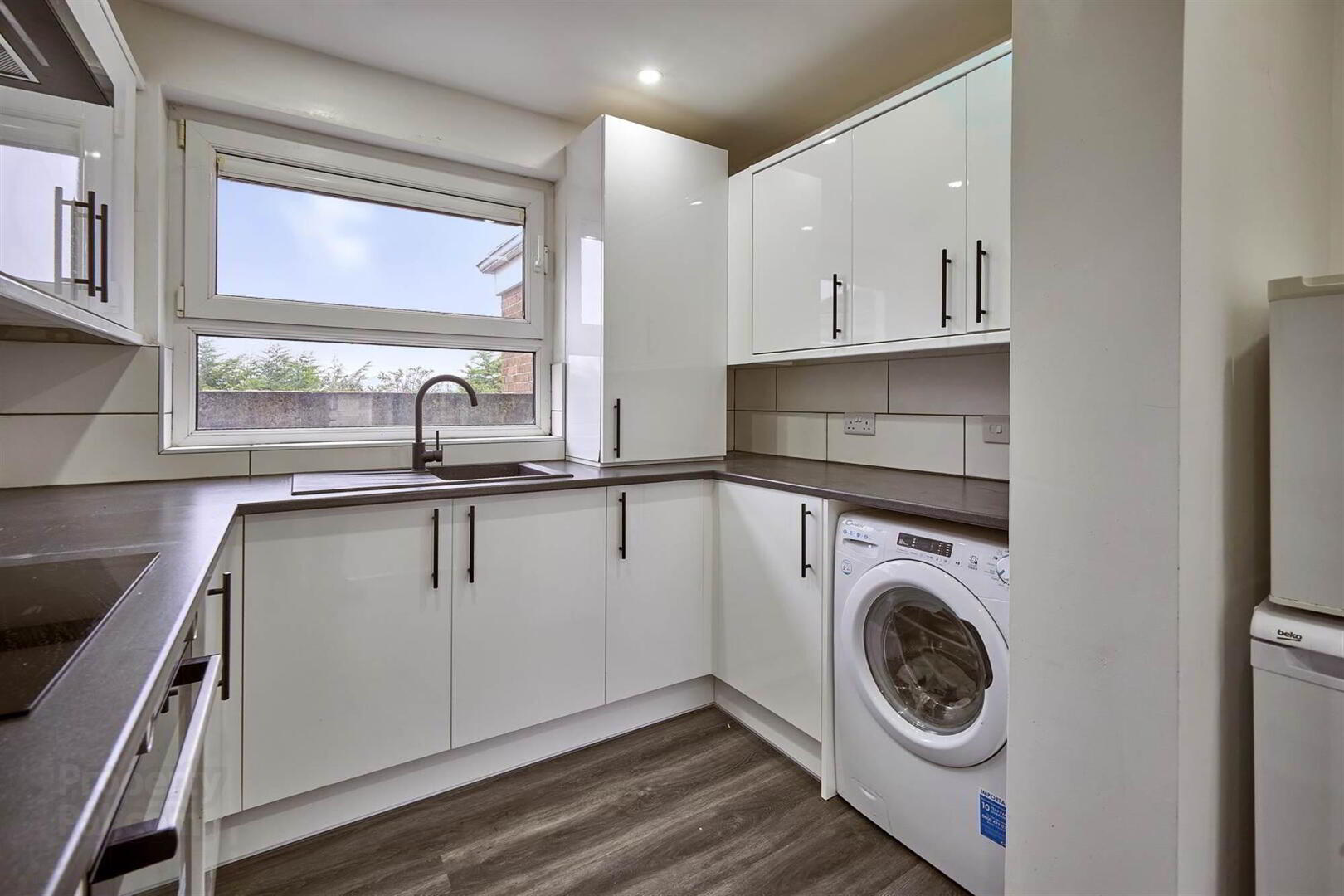 25b Strand Avenue 8 of 16