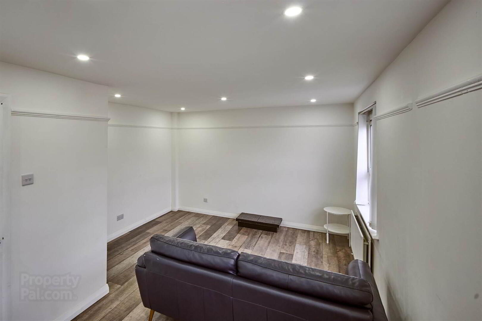 25b Strand Avenue 4 of 16