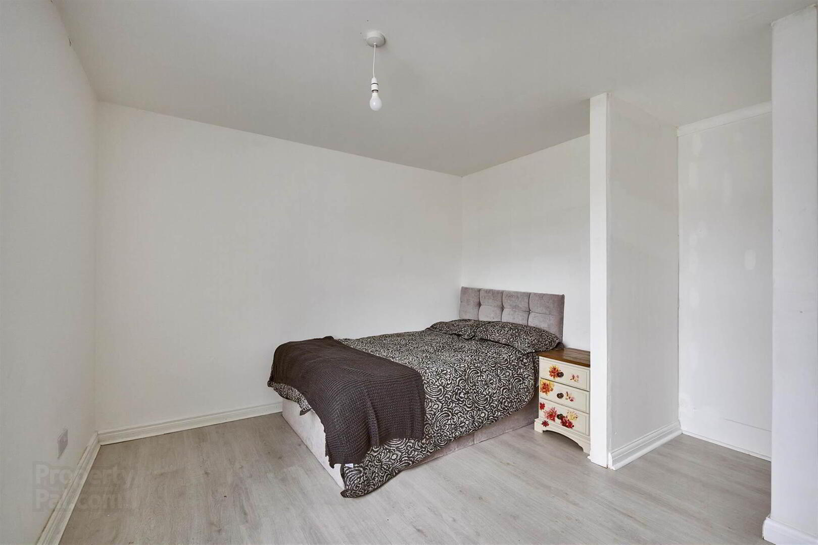 25b Strand Avenue 10 of 16