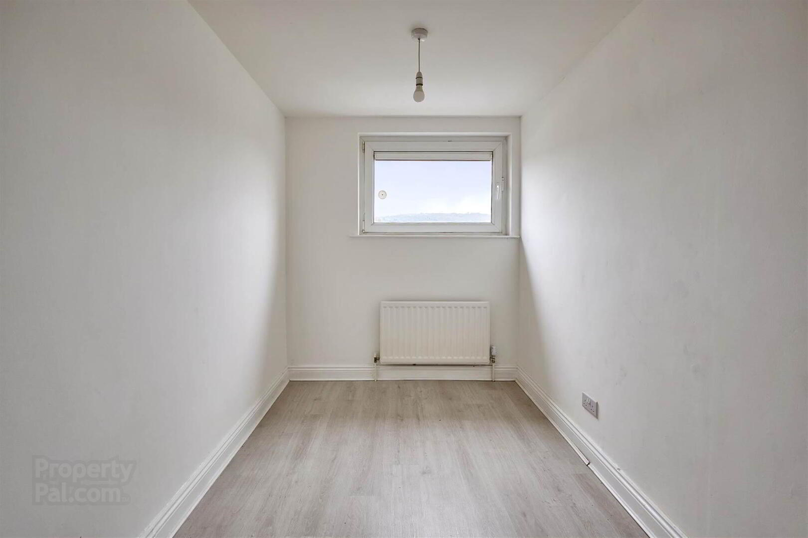 25b Strand Avenue 11 of 16