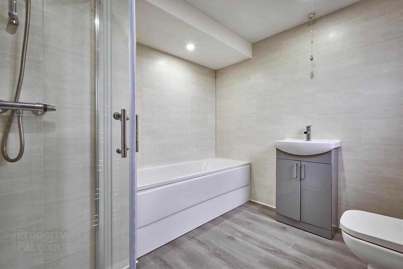 25b Strand Avenue 12 of 16